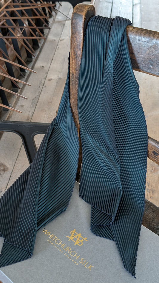 Pleated Scarf Moorhen Parrot